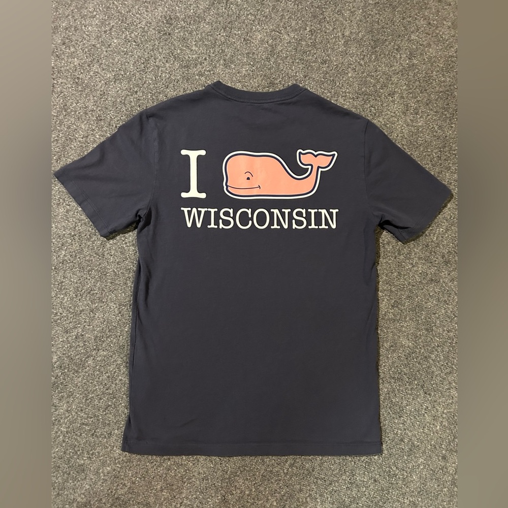 Vineyard Vines “I love Wisconsin “ whale tee size Small